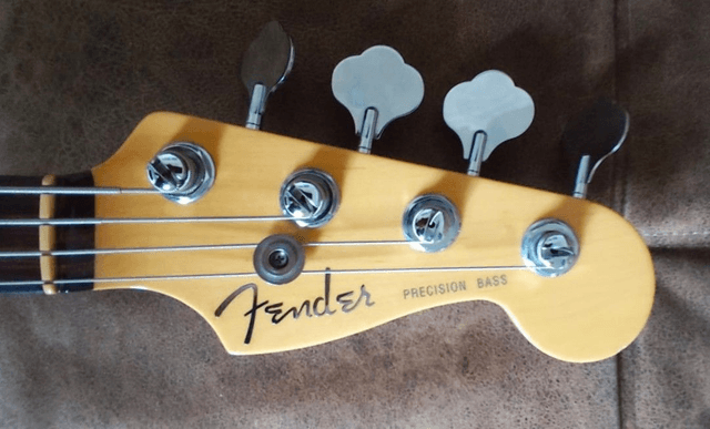 Contrabaixo Fender American Precision Bass Deluxe 4C