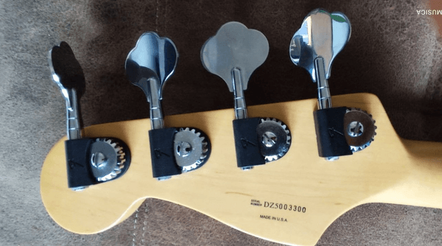 Contrabaixo Fender American Precision Bass Deluxe 4C
